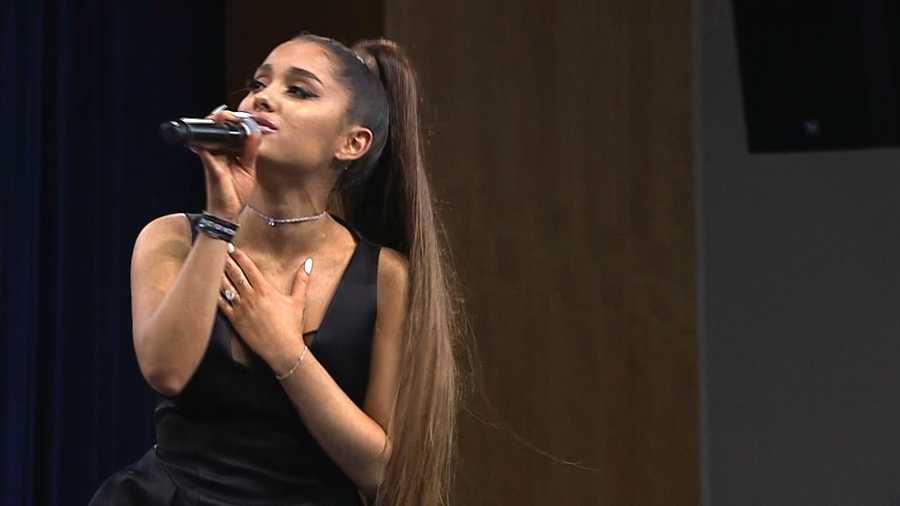 Ariana Grande tackled an Aretha Franklin hit to pay tribute to the late &quot;Queen of Soul&quot; at her Detroit funeral.